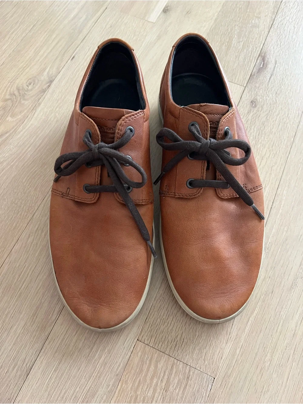 Ecco Men's Tan Leather Derby Shoes with Dark Brown Laces